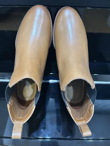[ 새상품 ] Clarks 클락스 여성용 사이드 고어 부츠 천연 가죽