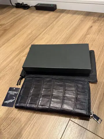 [새상품급] 크로커다일 라운드 지퍼 장지갑 매트 블랙
