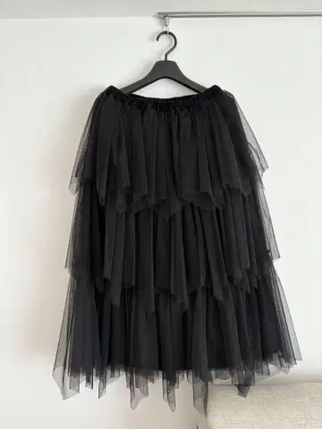 블랙 튤 플레어 스커트