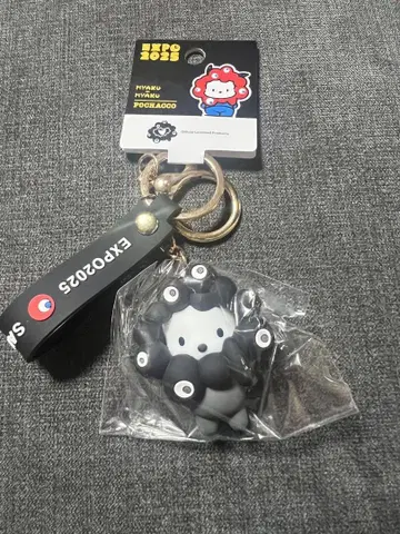 포차코 오사카 만박 산리오 블랙 미야쿠미야쿠  키링