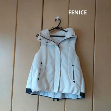 FENICE 후드 부착 다운 베스트 크림색