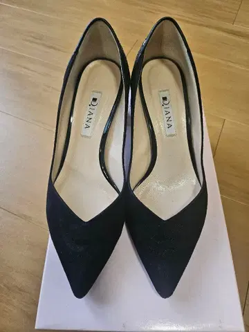 DIANA 블랙 하이힐 스틸레토