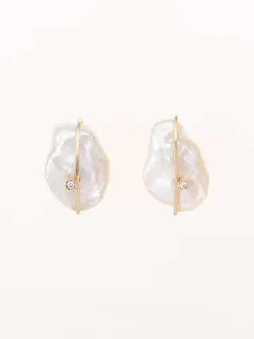 PETALS PEARL PIERCED EARRINGS
