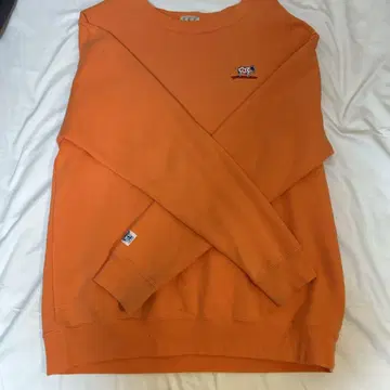 오렌지 소 자수 크루넥 트레이닝복