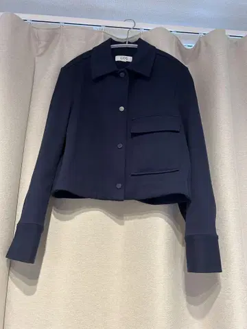 COS 네이비 크롭 자켓