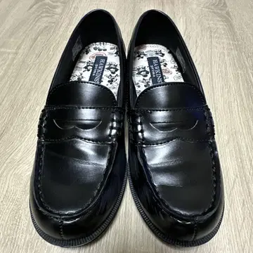 블랙 로퍼 여성용 디즈니 패턴