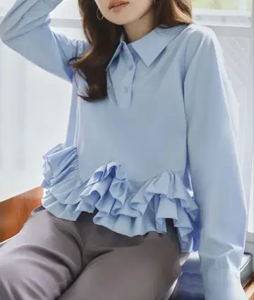 밑단 프릴 디자인 긴팔 블라우스 블루 KOBE LETTUCE