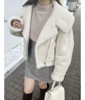 [ 새상품급 ] MERCURYDUO 페이크 무스탕 빅 칼라 봄버 자켓