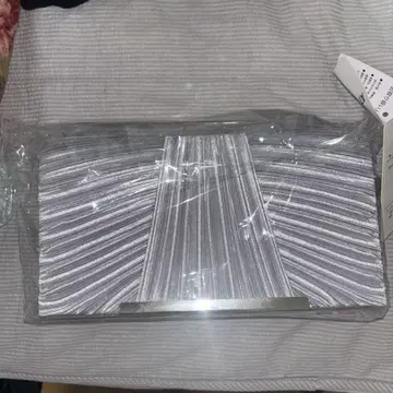 실버 플리츠 디자인 클러치백