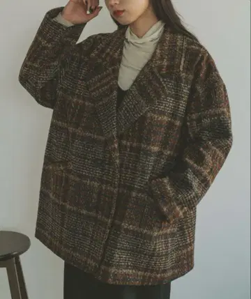 브라운 계열 체크 무늬 테일러드 자켓