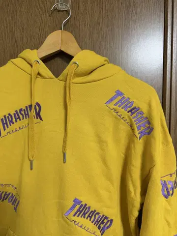 새상품급 THRASHER 후드티 후디
