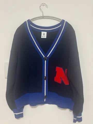 네이비 V넥 가디건 [ N ] 자수