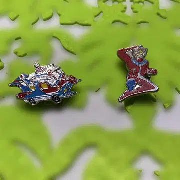 레트로 울트라맨 타로와 화학차 핀 배지 소학관