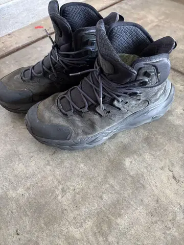 HOKA kaha