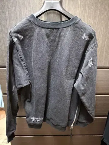 ZARA 데미지 가공 블랙 트레이닝복