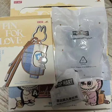 POP MART PIN FOR LOVE 스트랩 A