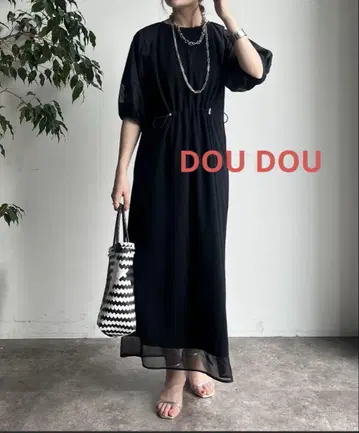 DouDou 컷 조젯 이소재 절개 원피스 블랙