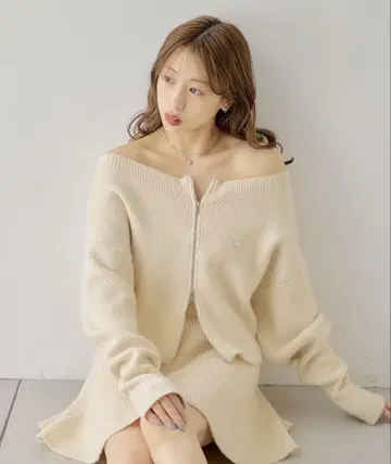 Chico 지퍼 오프숄더 멜란지 니트 아이보리