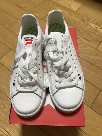 새상품 PATRICK 퀘벡(WHT)