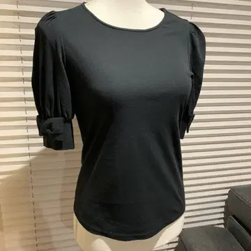 택 포함 새상품 엠즈 그레이시 반팔 소매 리본 티셔츠 블랙 40