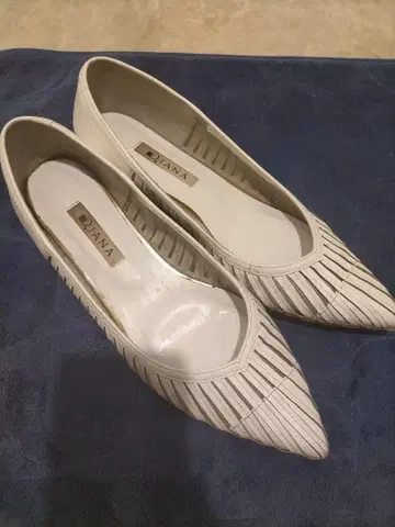 DIANA 화이트 펌프스 24cm