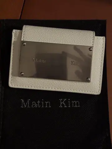 Matin Kim 화이트 가죽 카드 케이스 지갑
