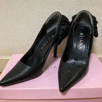 DIANA 블랙 하이힐 프릴 포함