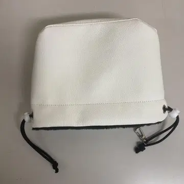 일본산 슈링크 가죽을 사용한 아이언 커버 화이트