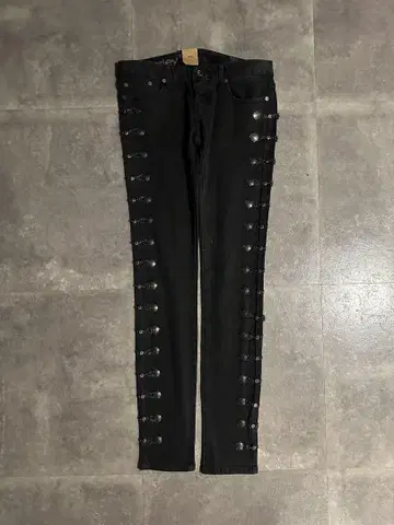 metal concho skinny denim