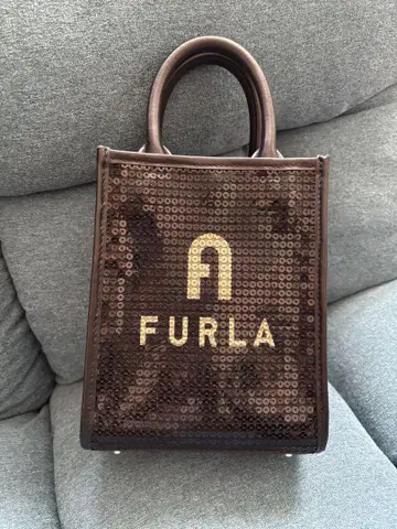 FURLA 스팽글 토트백 블랙