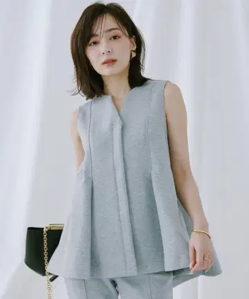 [새상품급] 턱 플레어 컷 베스트 그레이 아뉴앙스