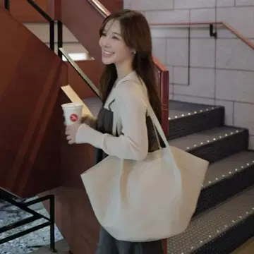 [ aimeine ] 완판템 베셀 쉐이프 빅 토트백 아이보리