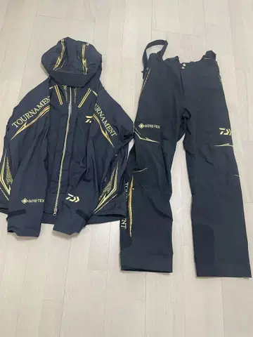 다이와 토너먼트 GORE-TEX 레인 수트 M 사이즈