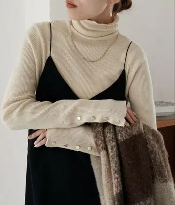 Discort 리브 소매 버튼 터틀 아이보리