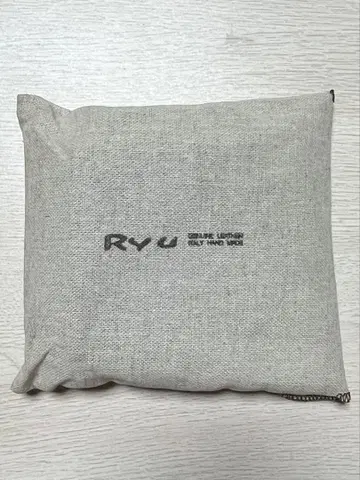 RYu 다크 브라운 가죽 지갑
