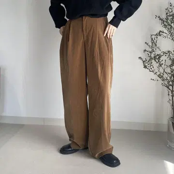 새상품급 STYLEMIXER 벨로아 투 턱 와이드 스트레이트 팬츠 M