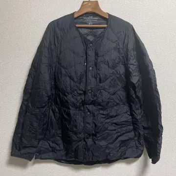 유니클로 울트라 라이트 다운 화이트 마운티니어링 블랙