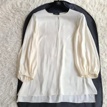 미사용급 현행 모델 L 띠어리 볼륨 슬리브 탑 실크 깔끔