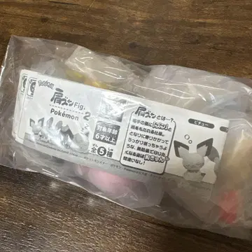 어깨 쿵 fig. 포켓몬 2