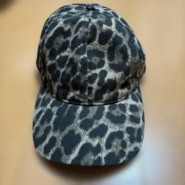 ZARA 레오파드 캡