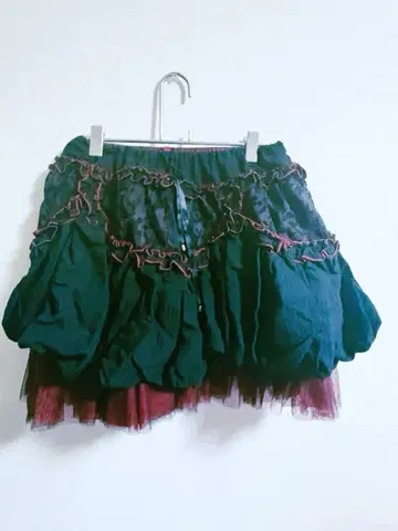 고딕 계열 빨간색 x 블랙 스커트