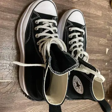 CONVERSE 블랙 하이컷 스니커즈