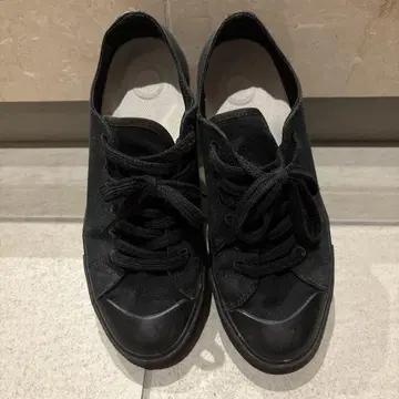 블랙 캔버스 스니커즈
