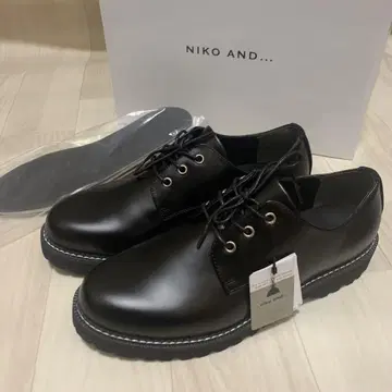 미사용 새상품 niko and - 플레인 토 슈즈 가죽 신발 M 사이즈