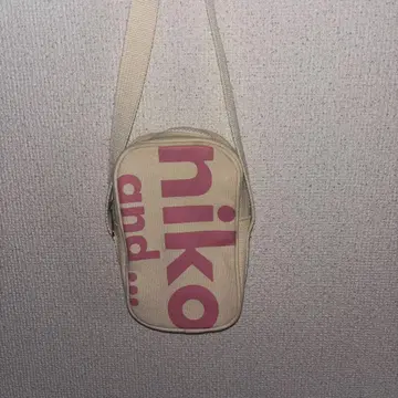 niko and - 숄더백 크림색