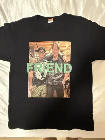 FRIEND 프린트 T셔츠 블랙 AMNJX