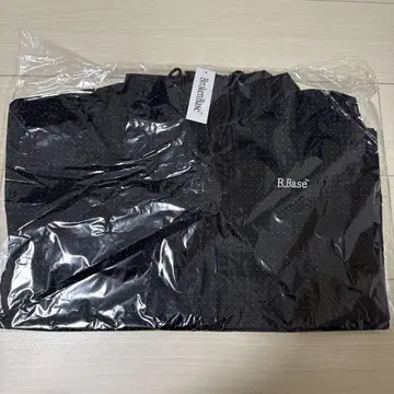 B.Base 도트 무늬 마운틴 파카