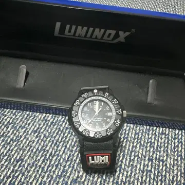 Luminox 다이버즈 스타일 시계 블랙