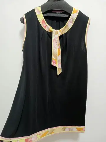 시착만 한 레오나르 보타이 블라우스 빅 38