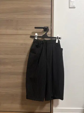 블랙 스트라이프 하프 팬츠